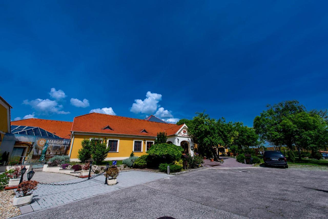 Szigetszentmiklós Gastland M0 Hotel & Conference Center מראה חיצוני תמונה