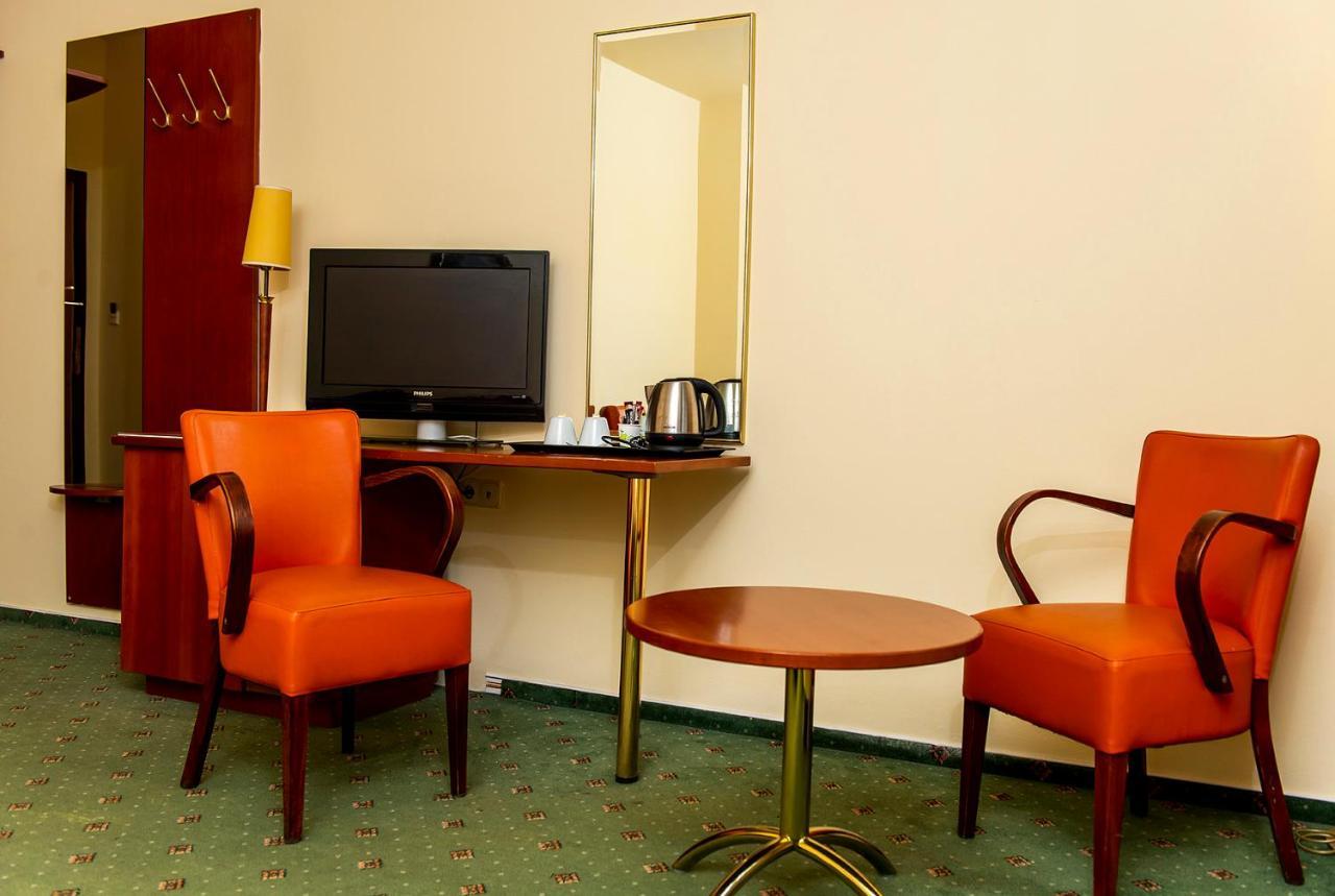 Szigetszentmiklós Gastland M0 Hotel & Conference Center מראה חיצוני תמונה