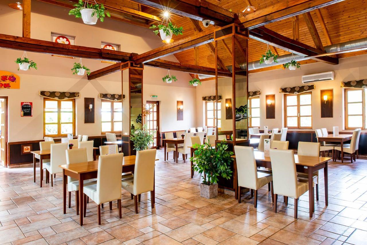 Szigetszentmiklós Gastland M0 Hotel & Conference Center מראה חיצוני תמונה