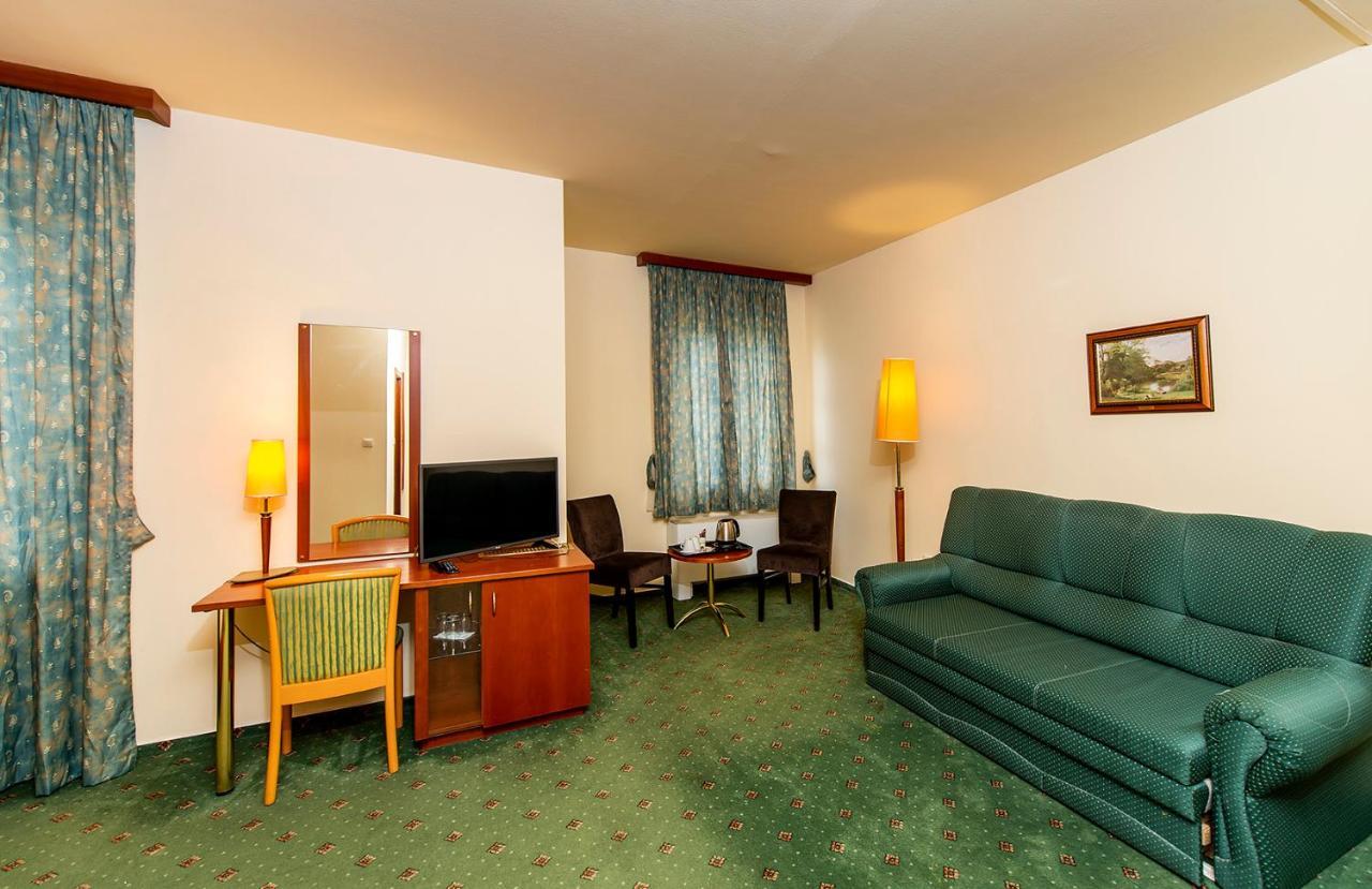 Szigetszentmiklós Gastland M0 Hotel & Conference Center מראה חיצוני תמונה
