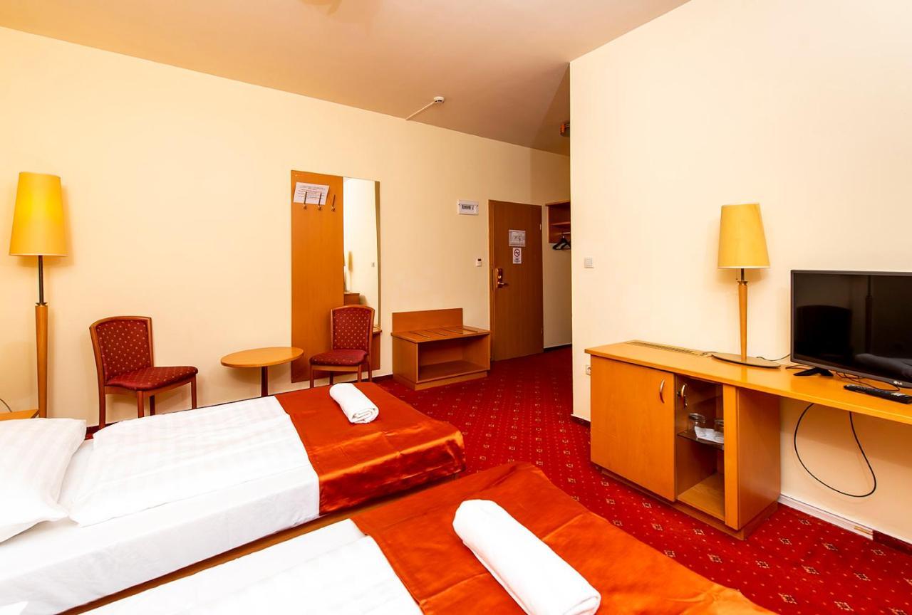 Szigetszentmiklós Gastland M0 Hotel & Conference Center מראה חיצוני תמונה