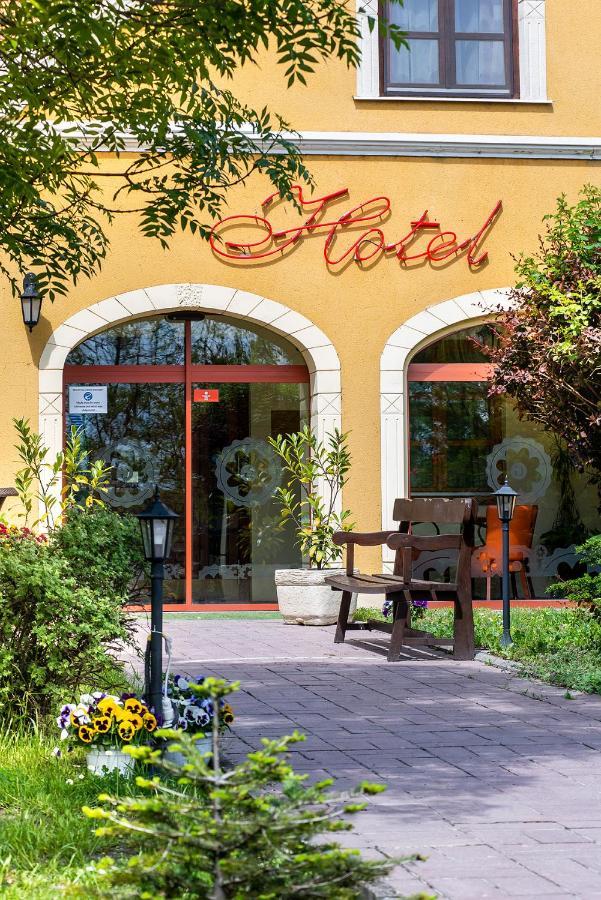 Szigetszentmiklós Gastland M0 Hotel & Conference Center מראה חיצוני תמונה