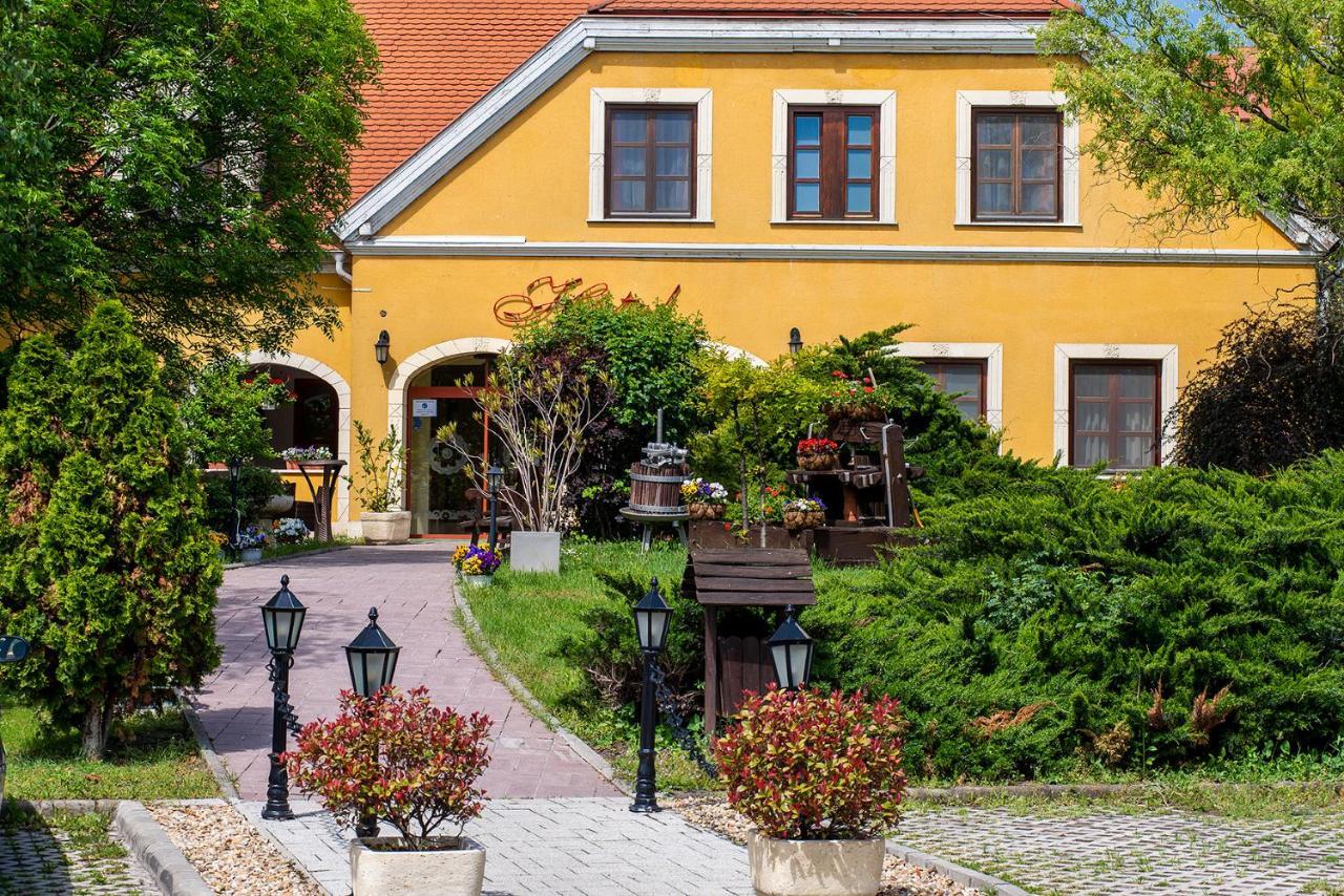 Szigetszentmiklós Gastland M0 Hotel & Conference Center מראה חיצוני תמונה