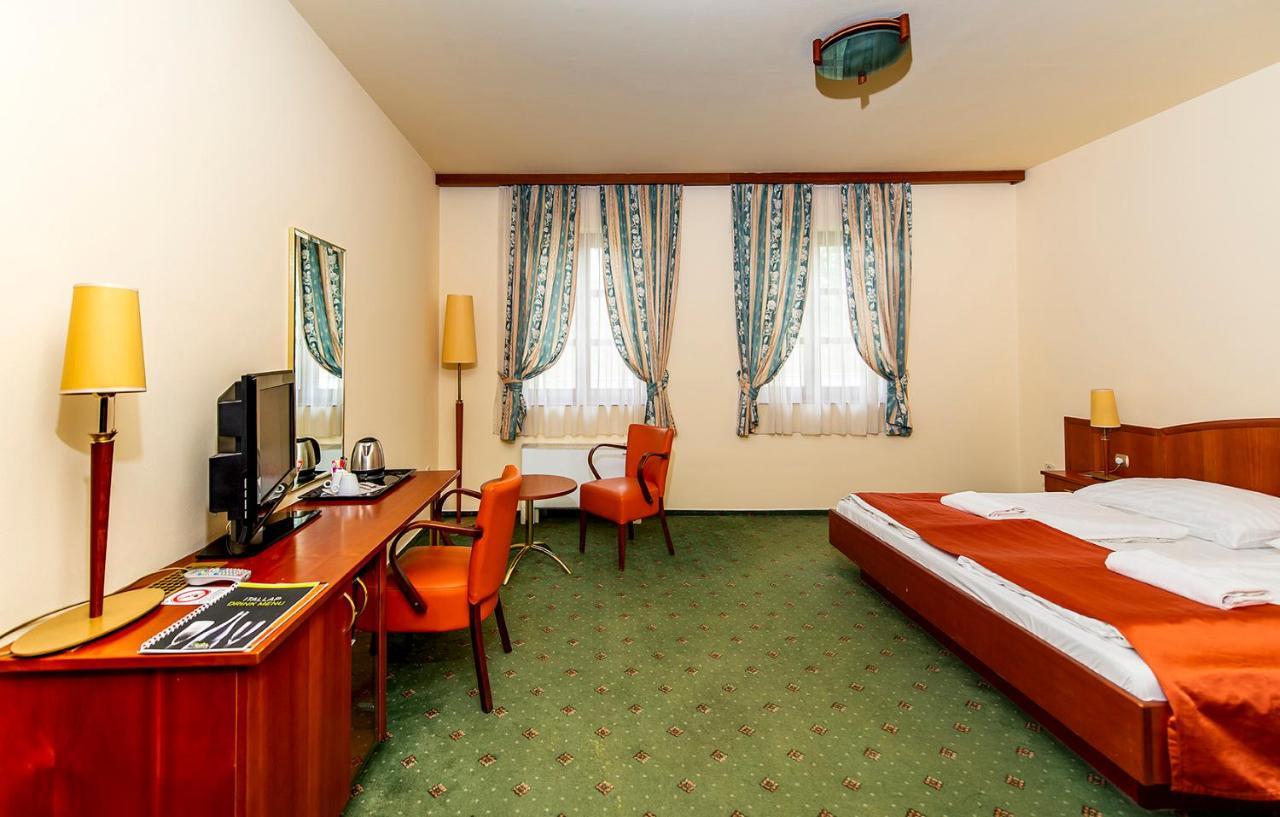 Szigetszentmiklós Gastland M0 Hotel & Conference Center מראה חיצוני תמונה