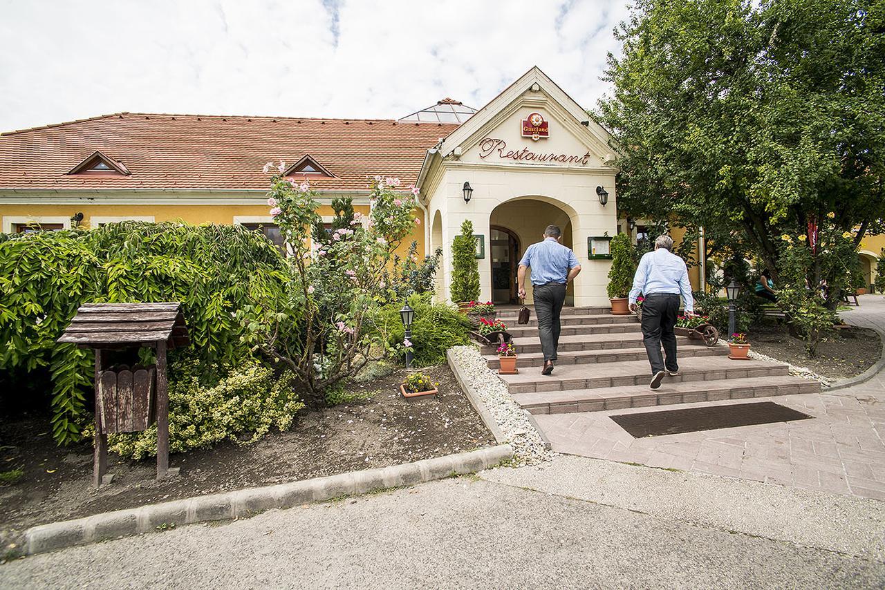 Szigetszentmiklós Gastland M0 Hotel & Conference Center מראה חיצוני תמונה