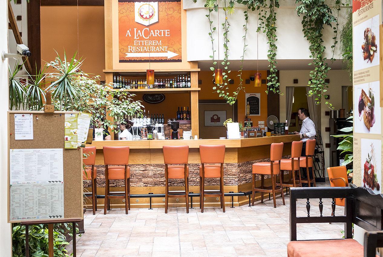 Szigetszentmiklós Gastland M0 Hotel & Conference Center מראה חיצוני תמונה